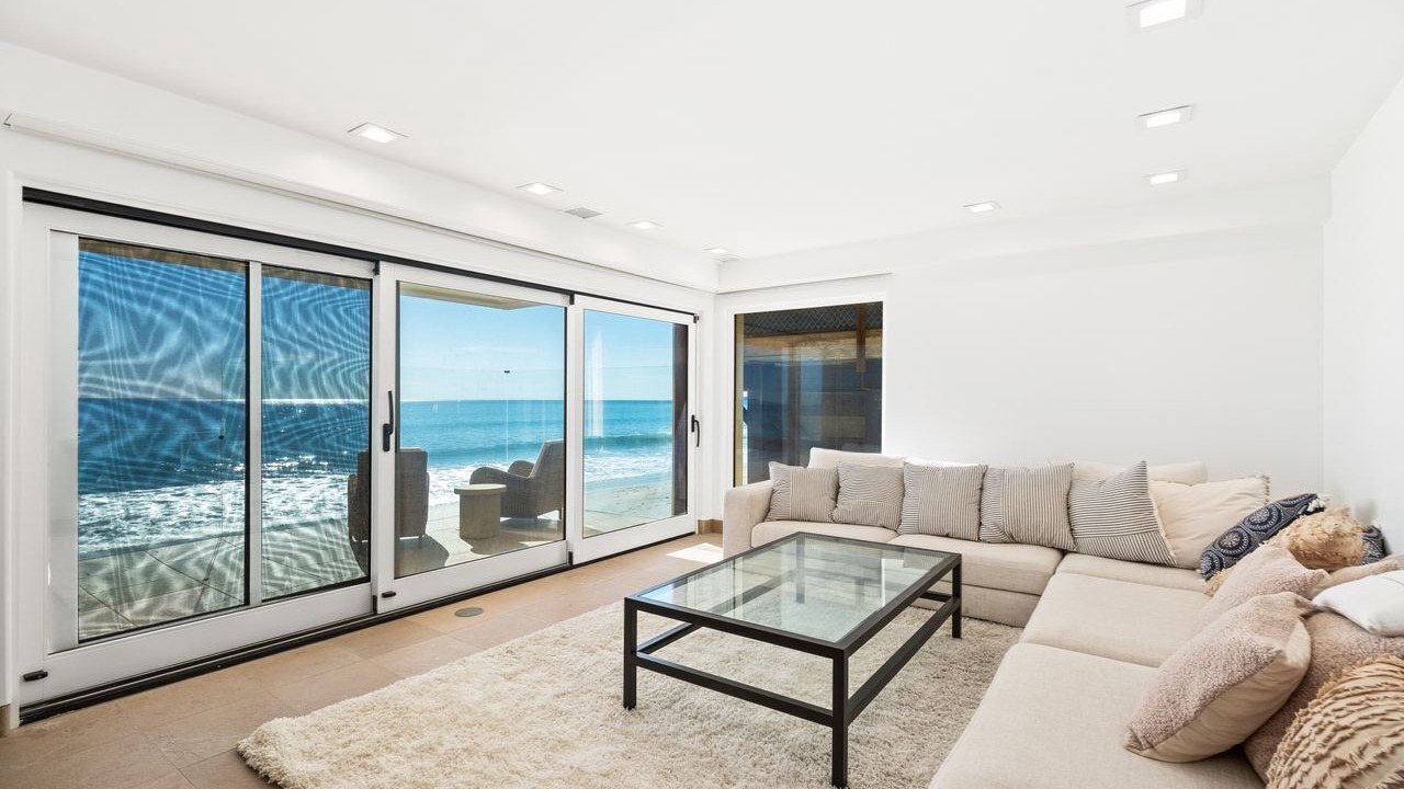Photo of Livingroom in Central Malibu