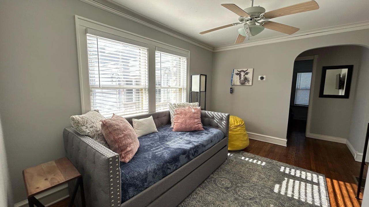 Photo of Livingroom in Wrigleyville