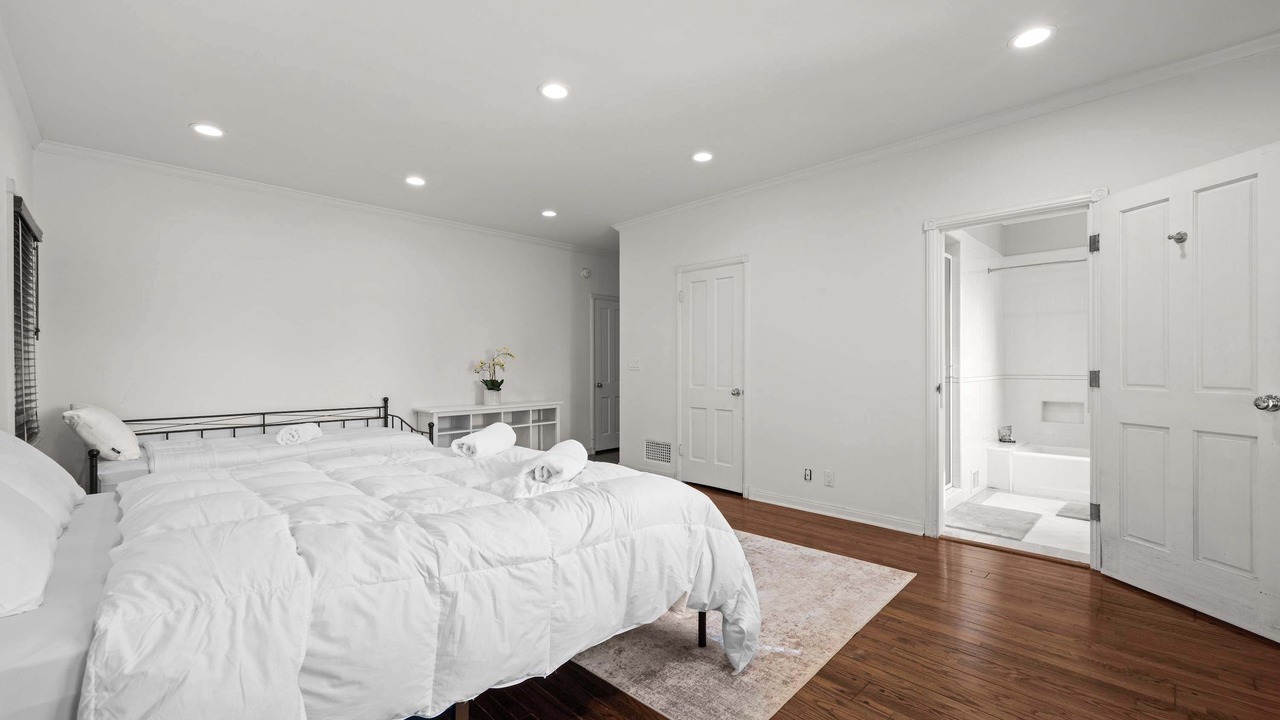 Photo of Bedroom in Pico - Robertson