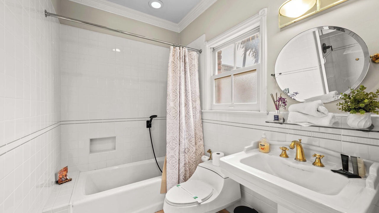Photo of Bathroom in Pico - Robertson
