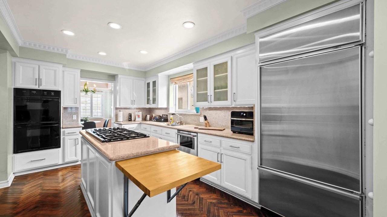 Photo of Kitchen in Pico - Robertson