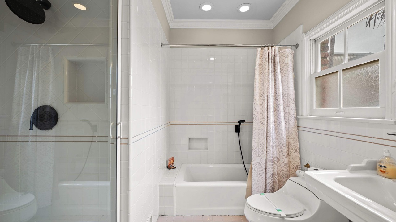 Photo of Bathroom in Pico - Robertson