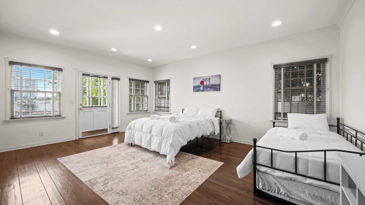 Photo of Bedroom in Pico - Robertson