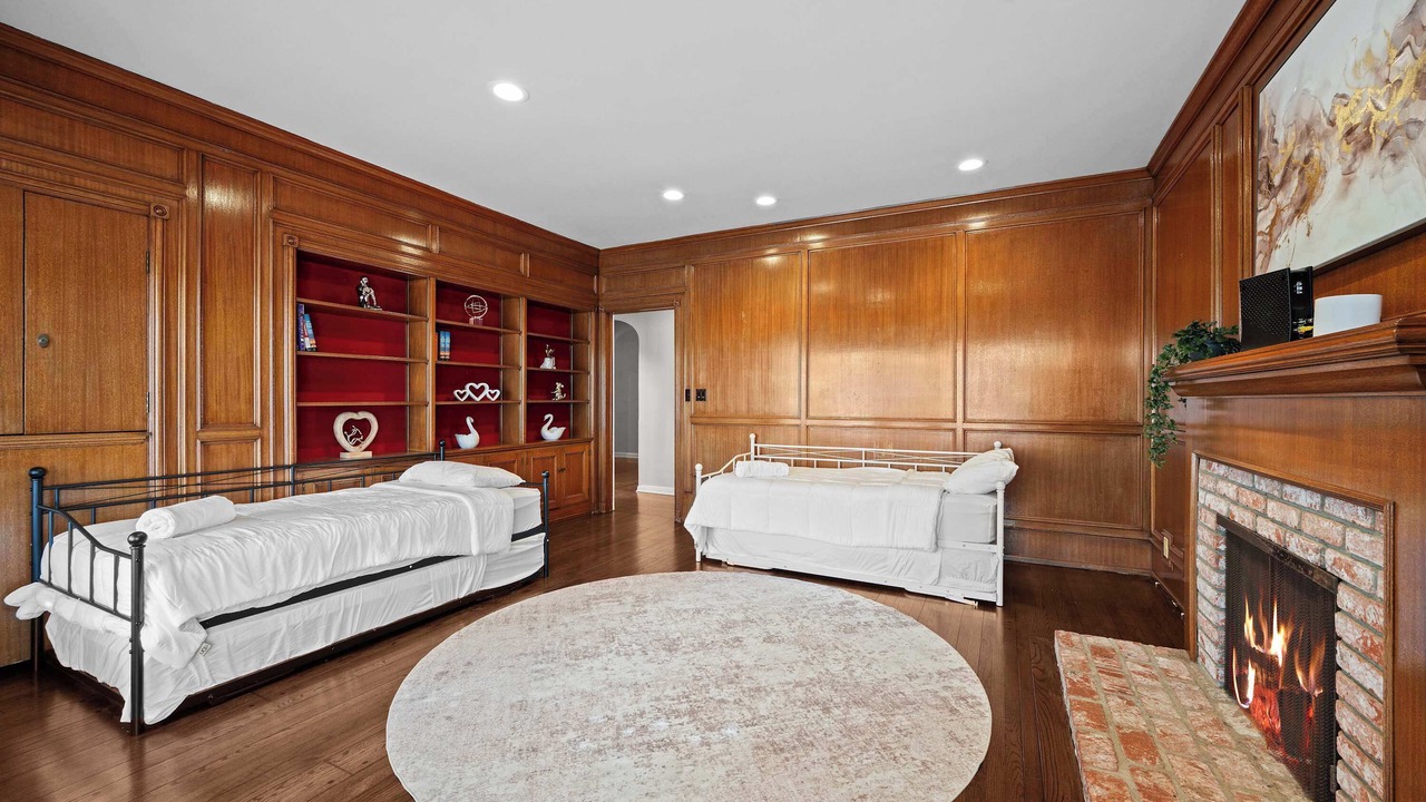 Photo of Bedroom in Pico - Robertson