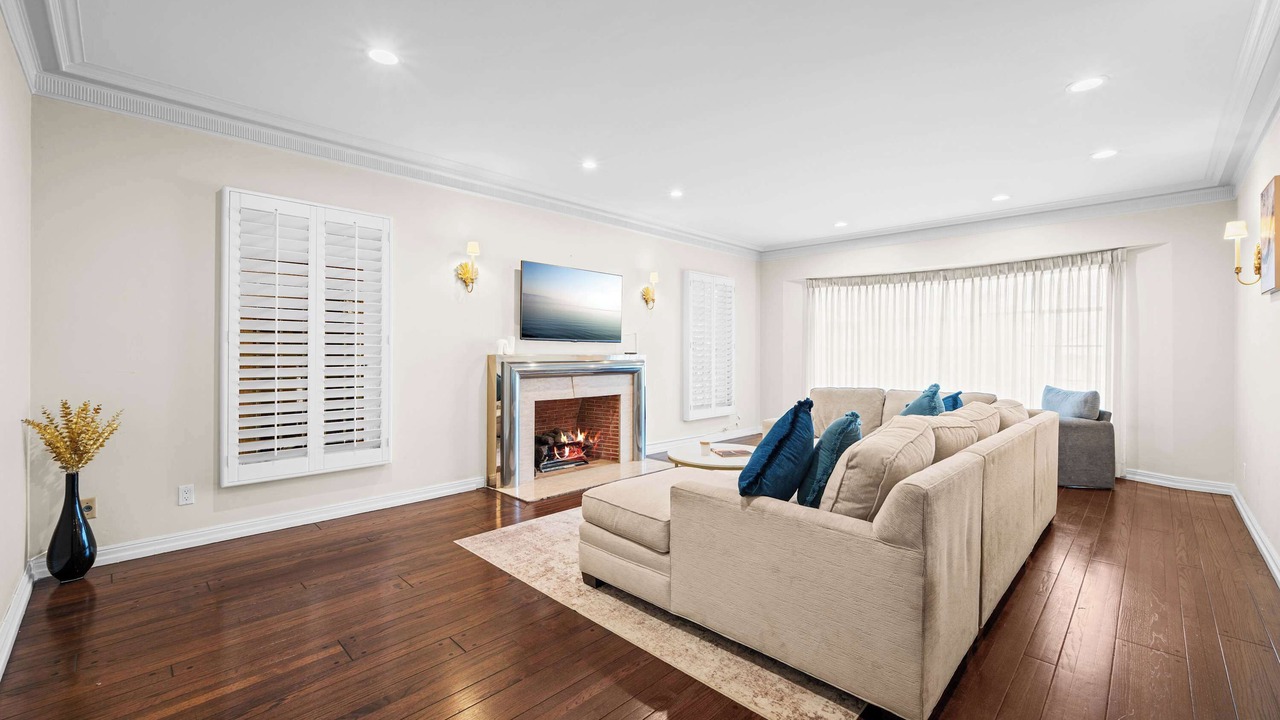 Photo of Livingroom in Pico - Robertson