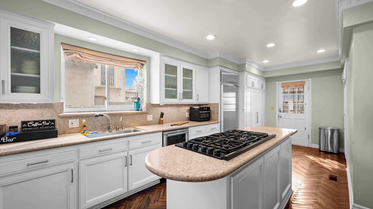 Photo of Kitchen in Pico - Robertson