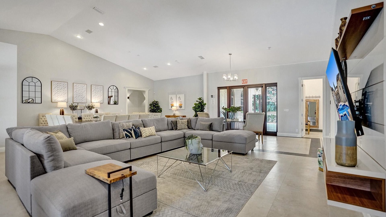 Photo of Livingroom in Davie