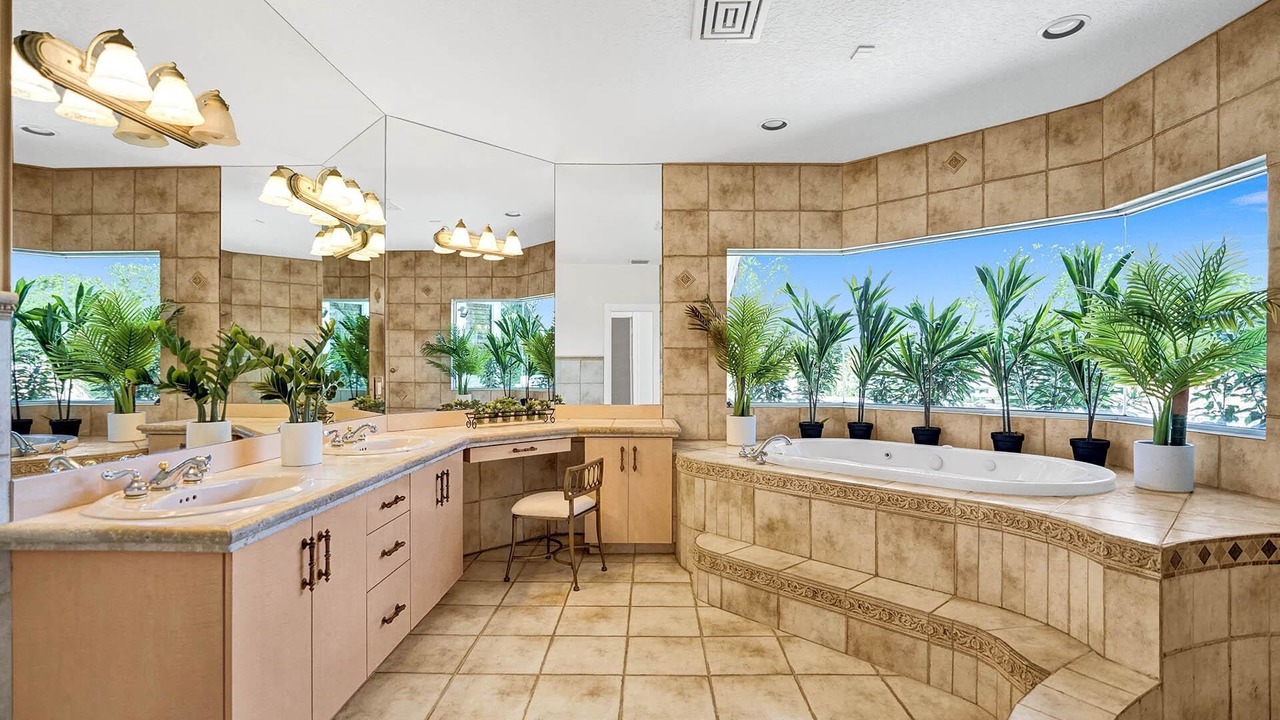 Photo of Bathroom in Plantation