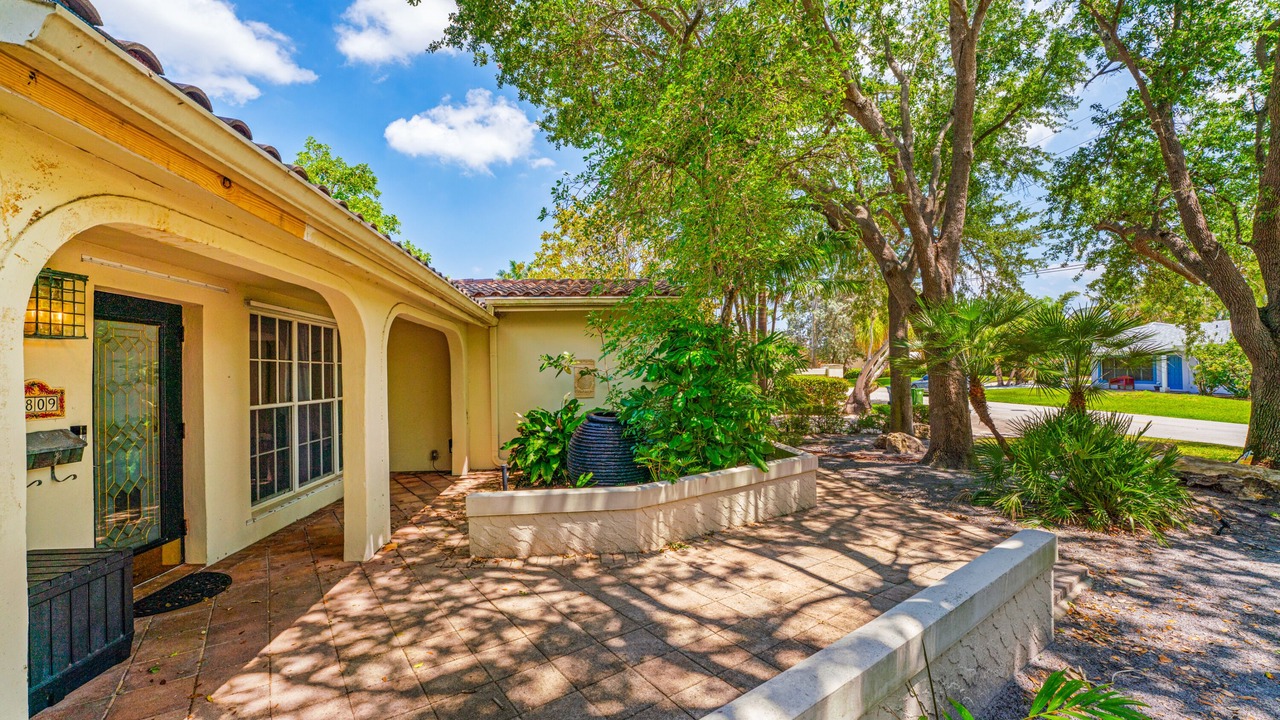 Photo of Outdoor in Oakland Park