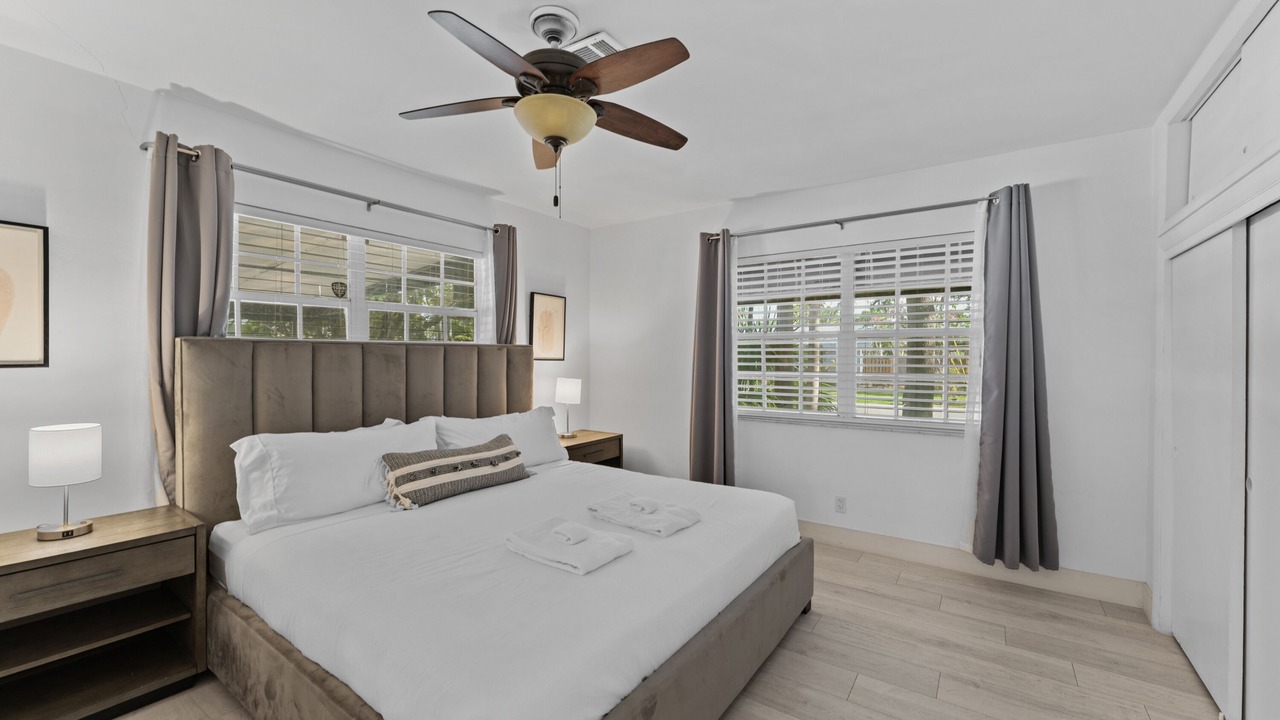 Photo of Bedroom in Oakland Park