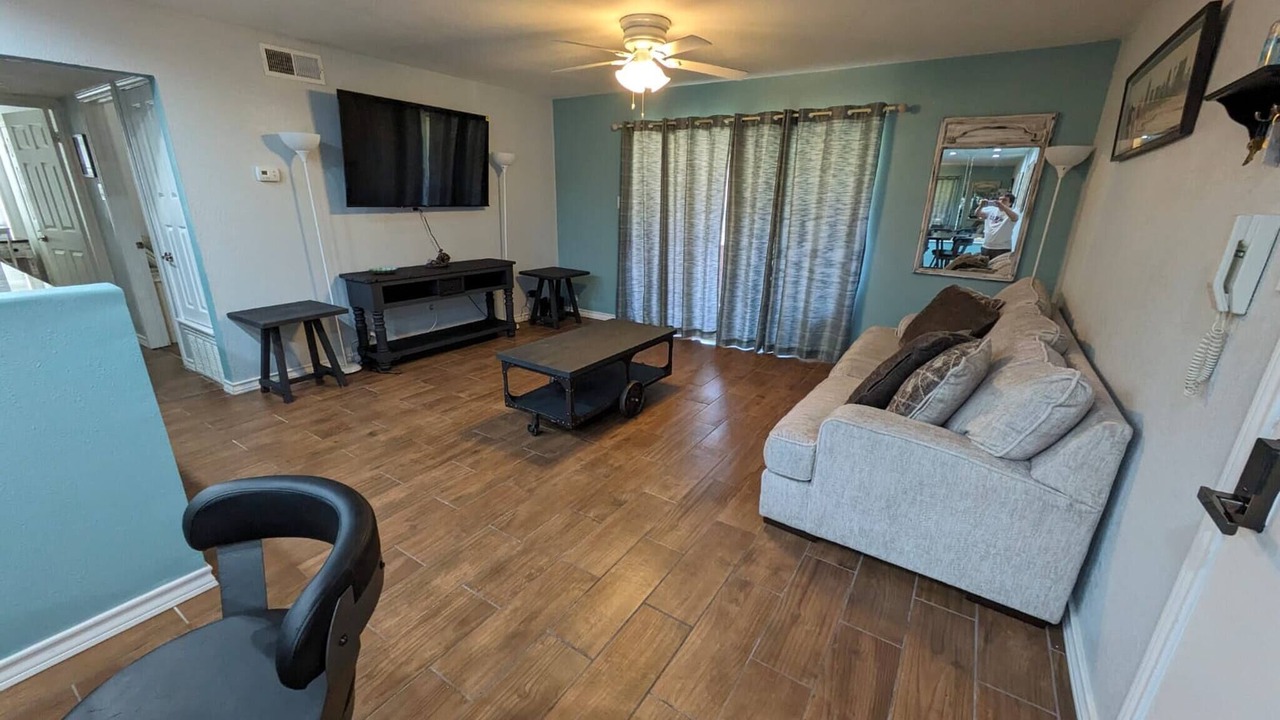 Photo of Livingroom in Medical Center District