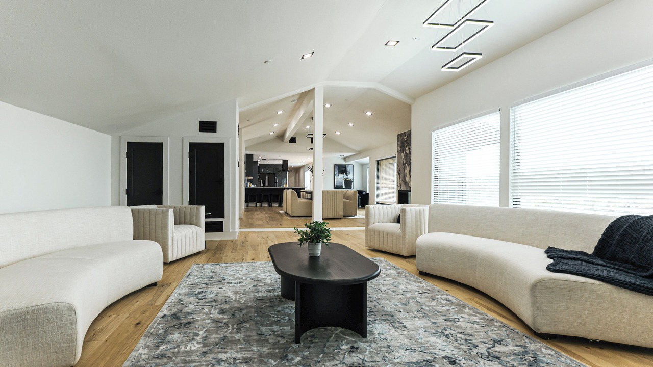 Photo of Livingroom in Westlake Highlands