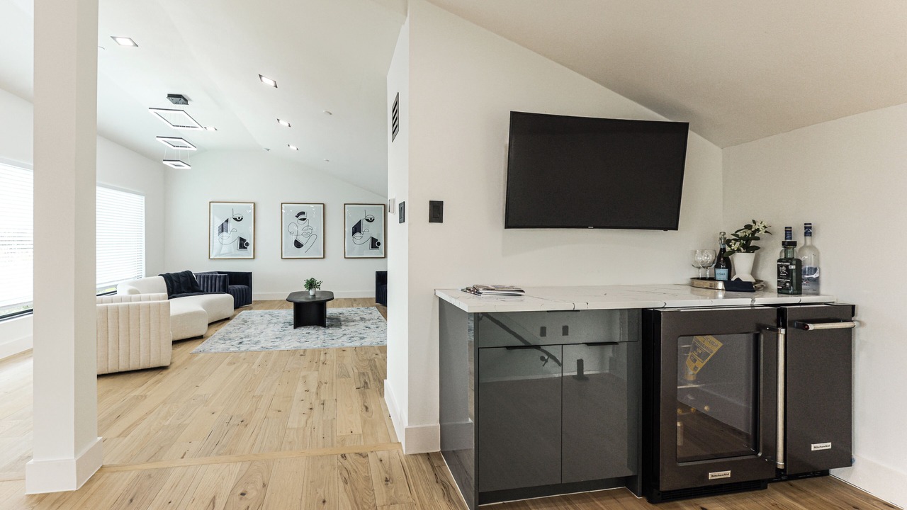 Photo of Livingroom in Westlake Highlands