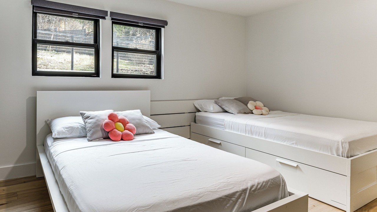 Photo of Bedroom in Westlake Highlands