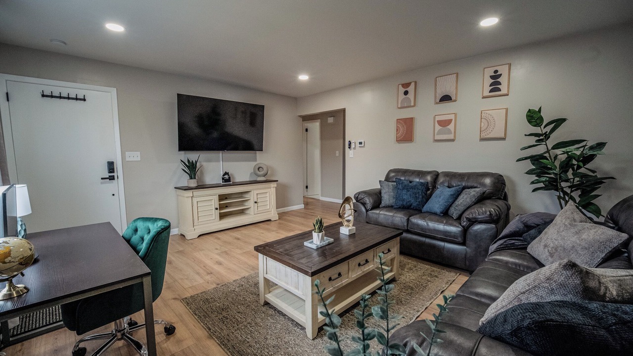 Photo of Livingroom in Saddle Brook