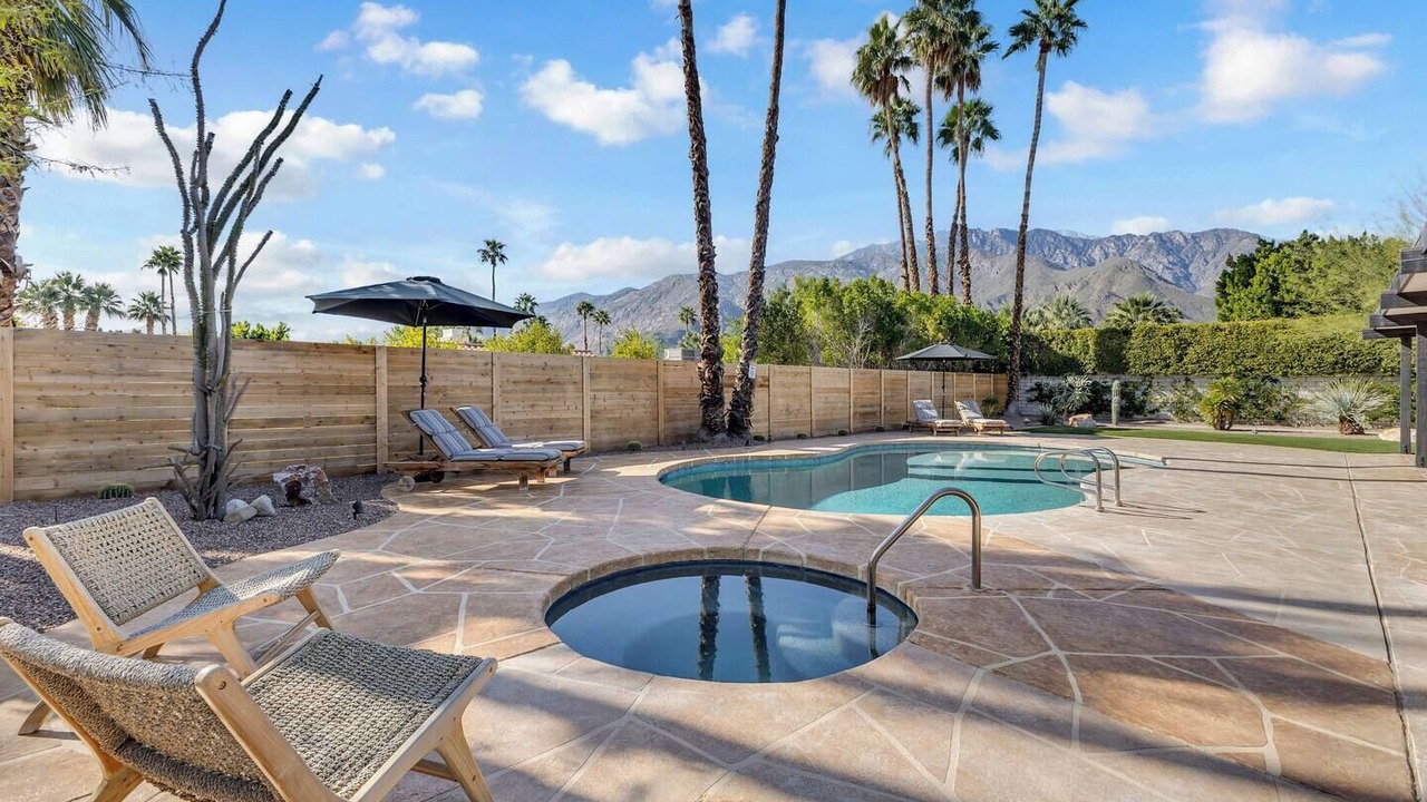 Photo of Outdoor in Racquet Club Estates