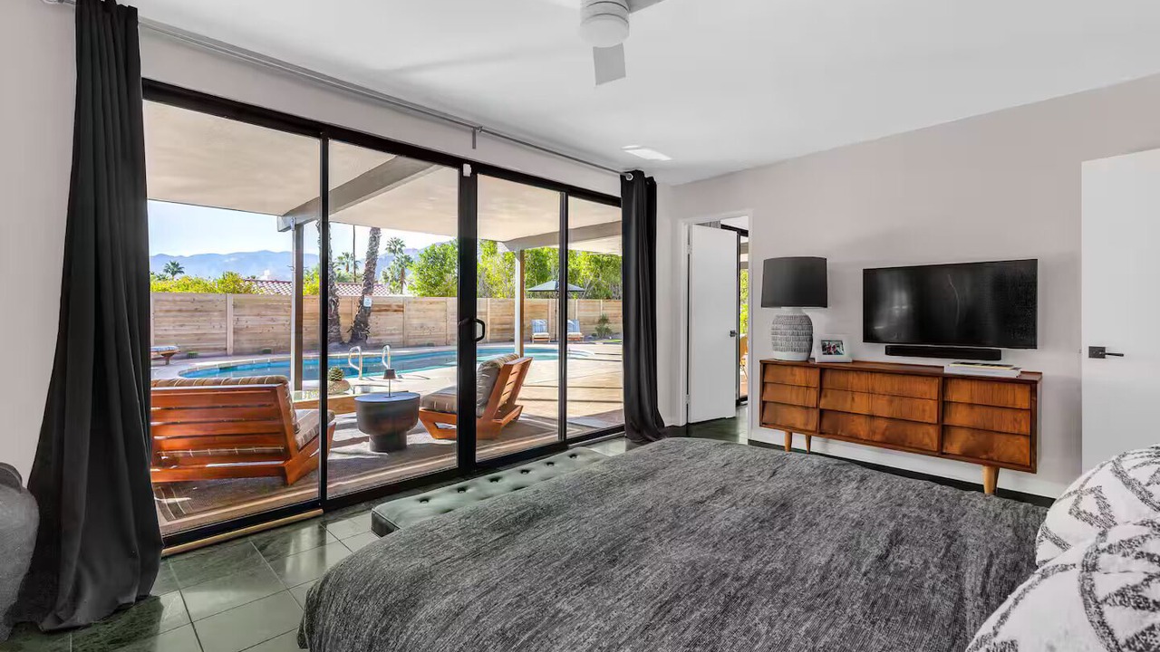 Photo of Bedroom in Racquet Club Estates