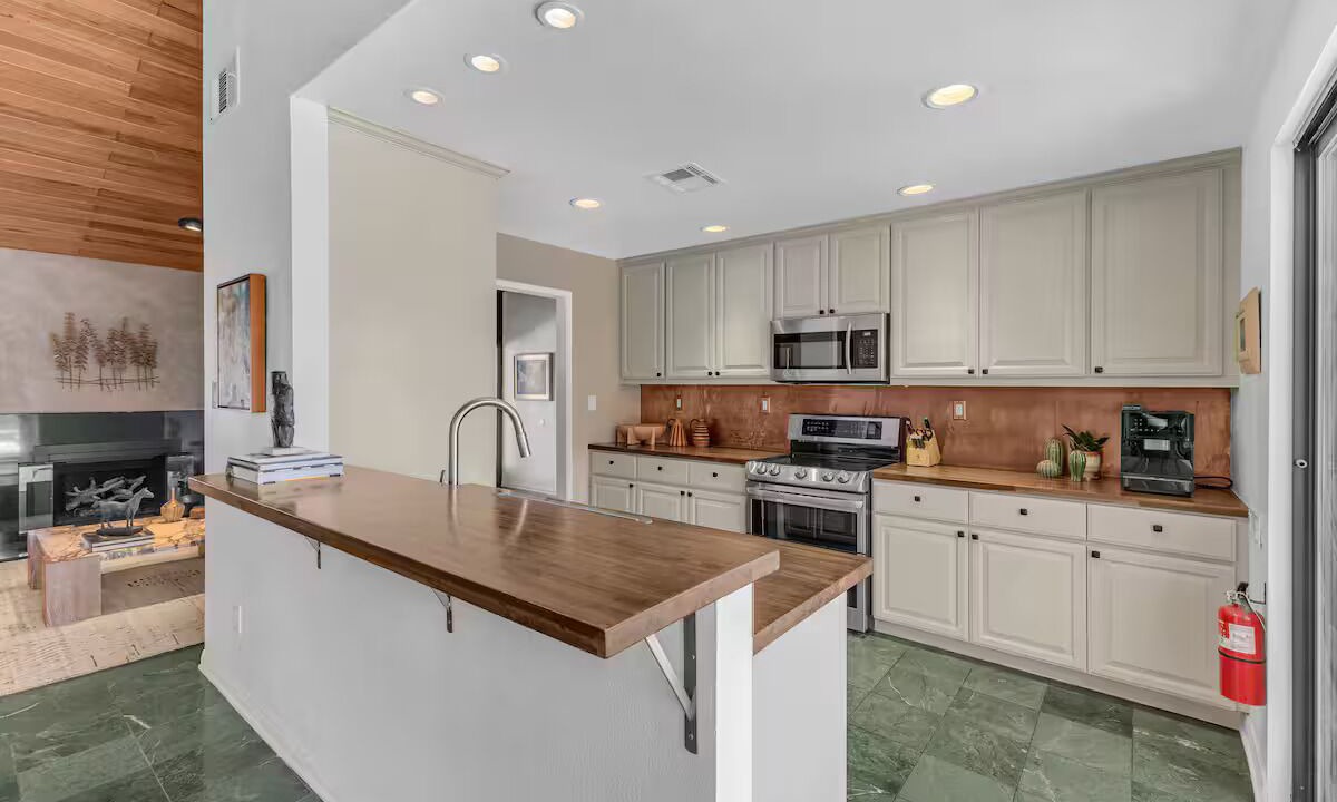 Photo of Kitchen in Racquet Club Estates