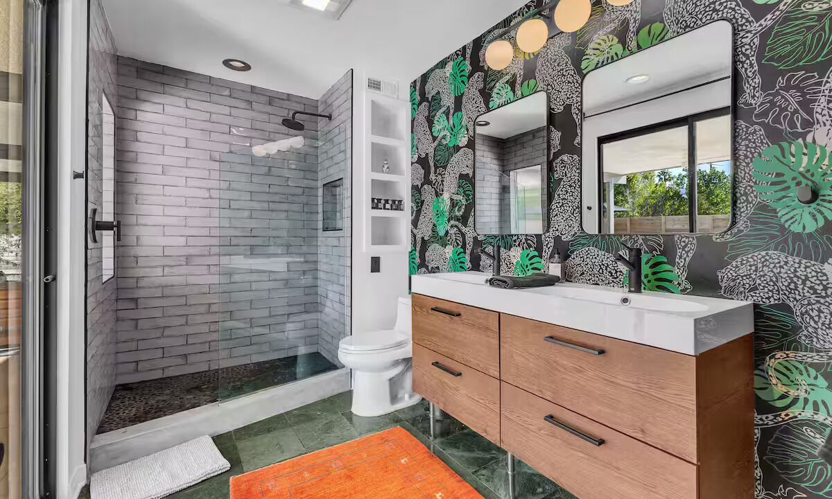 Photo of Bathroom in Racquet Club Estates
