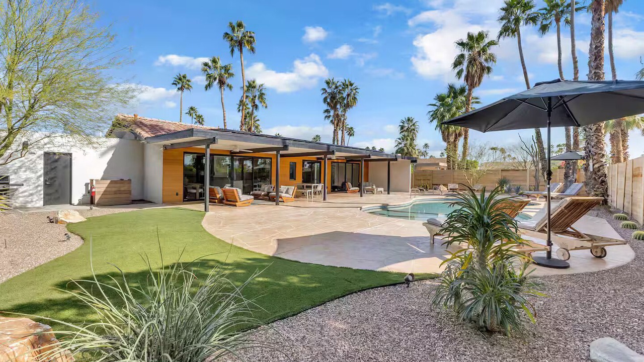 Photo of Outdoor in Racquet Club Estates