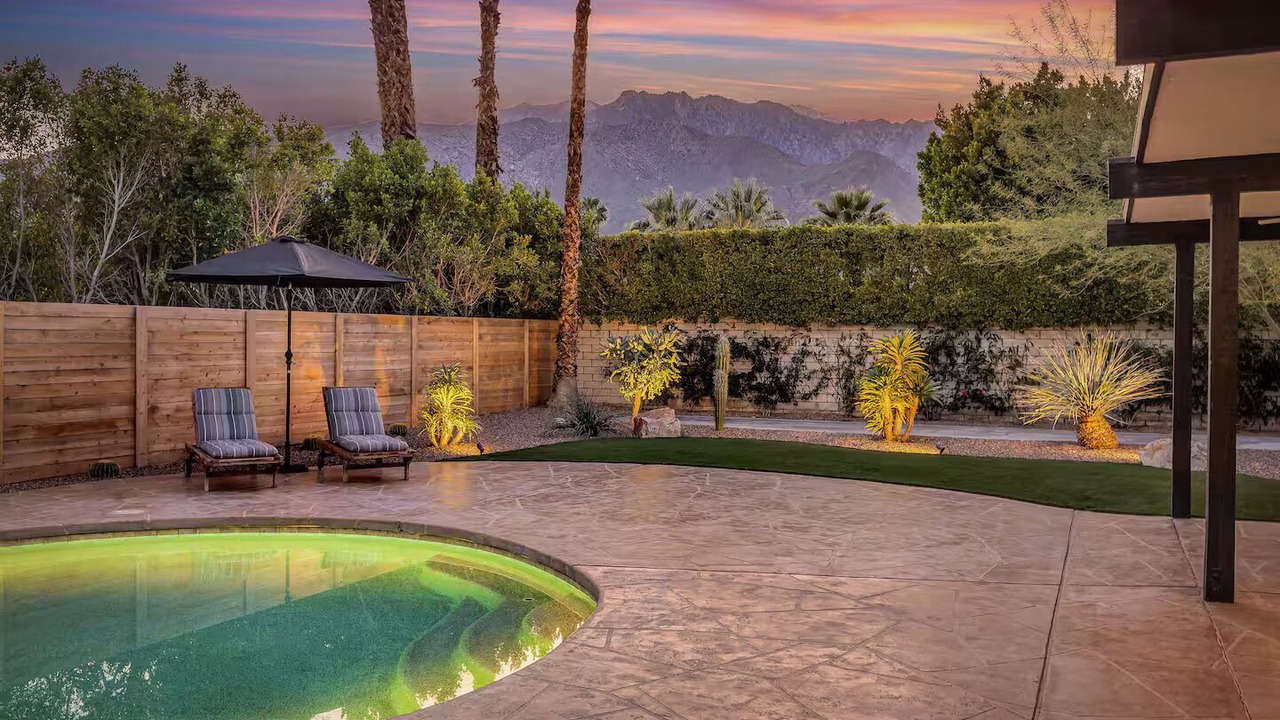 Photo of Outdoor in Racquet Club Estates