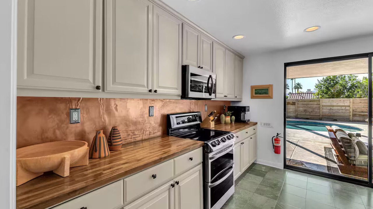 Photo of Kitchen in Racquet Club Estates