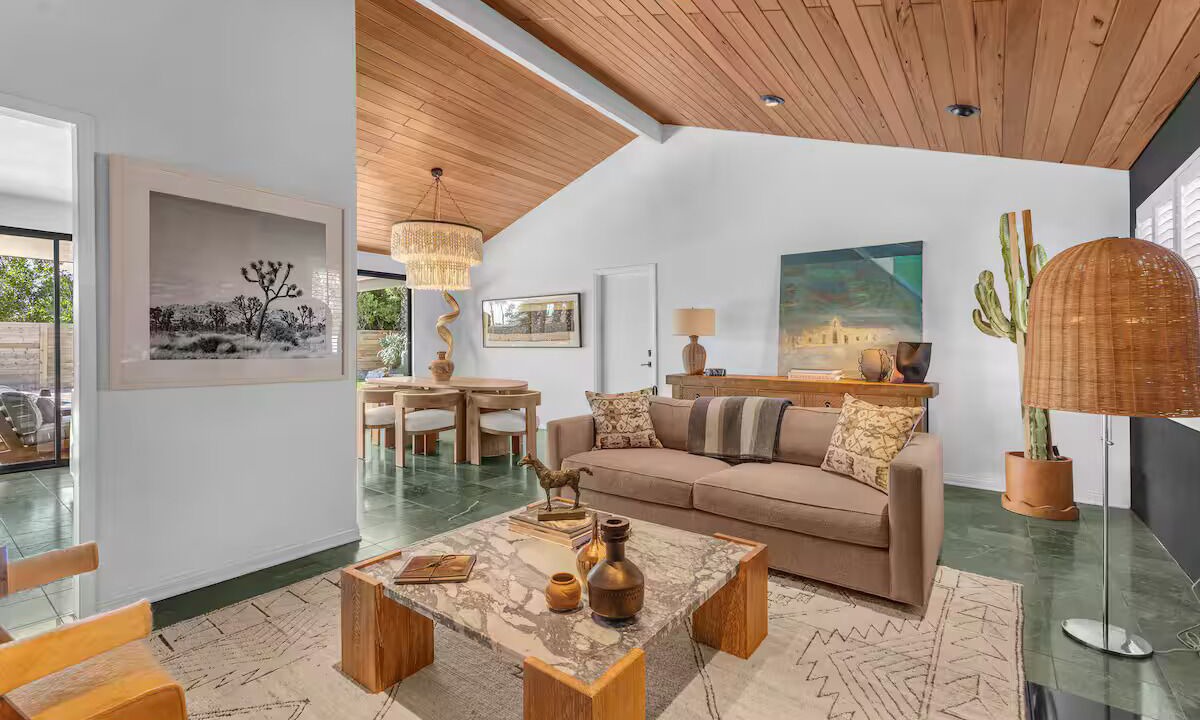 Photo of Livingroom in Racquet Club Estates