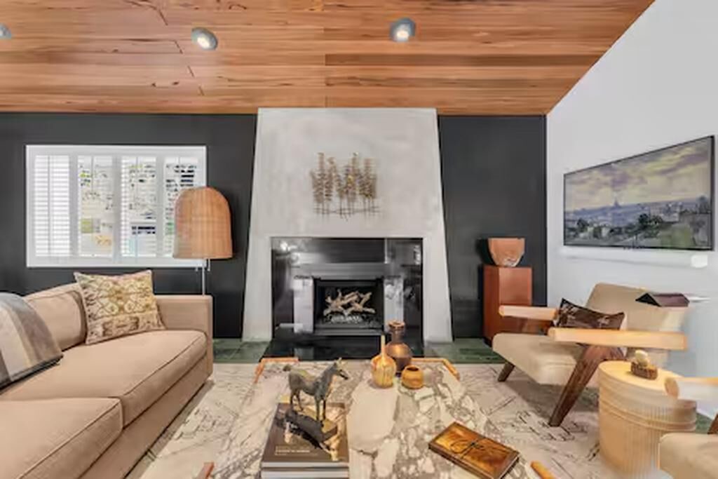 Photo of Livingroom in Racquet Club Estates