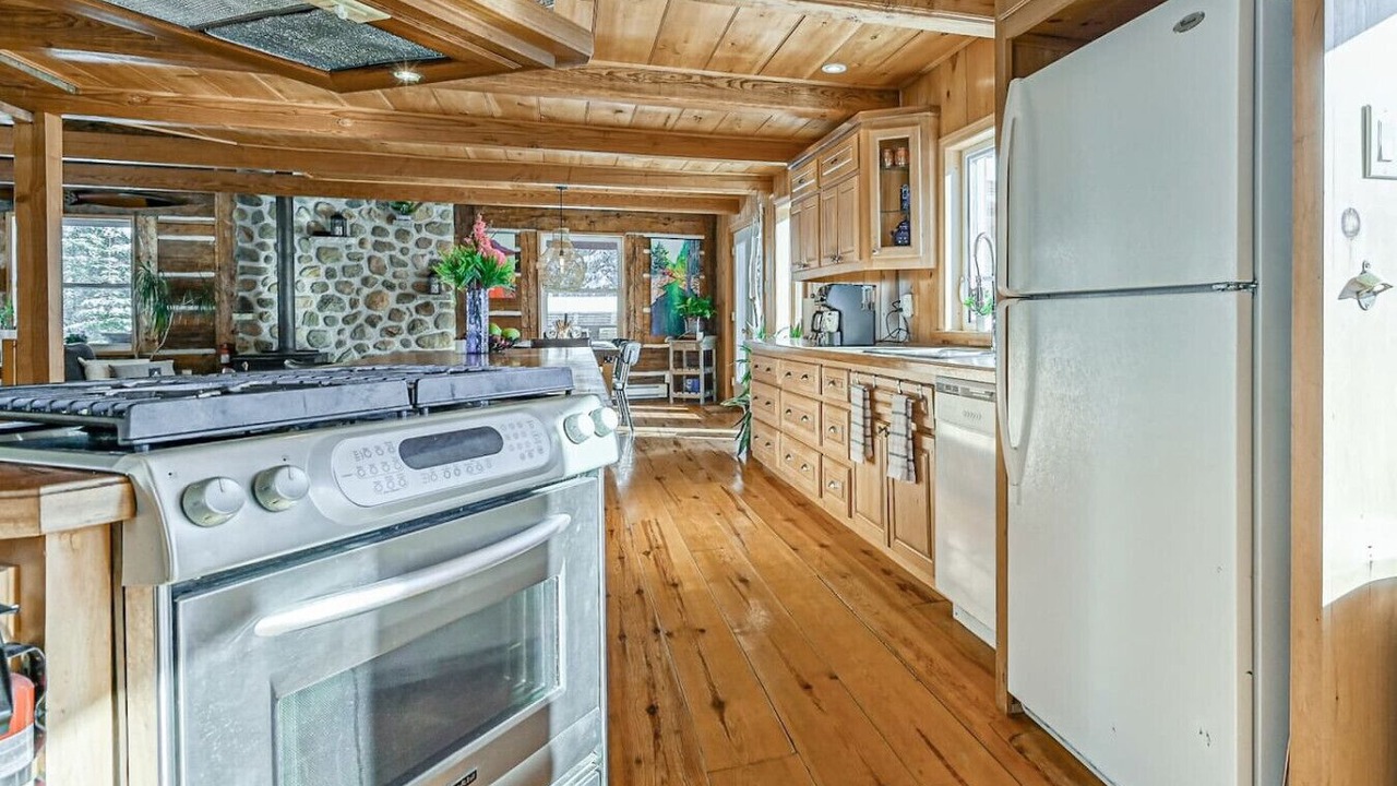 Photo of Kitchen in Notre-Dame-de-la-Merci