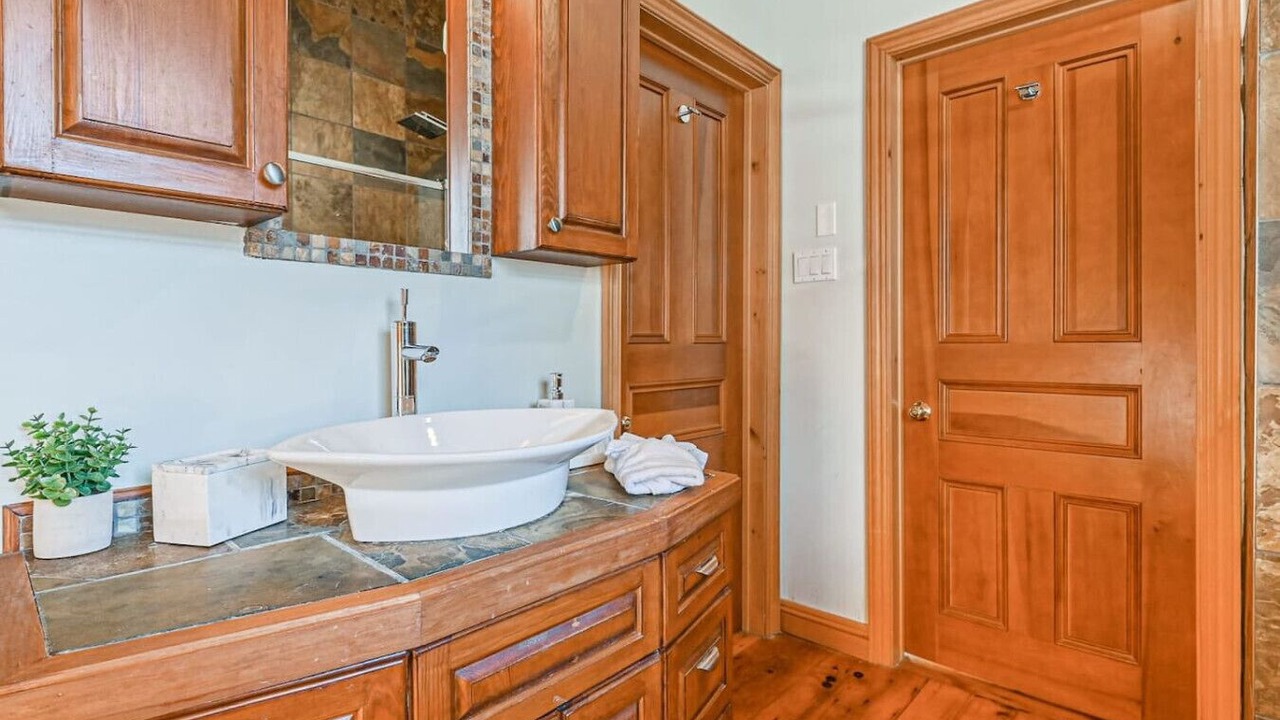 Photo of Bathroom in Notre-Dame-de-la-Merci