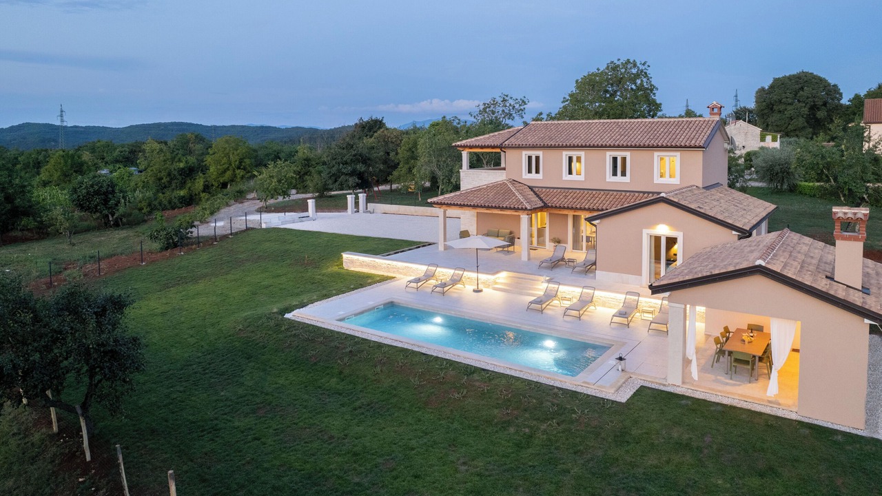 Photo of Outdoor in Beram