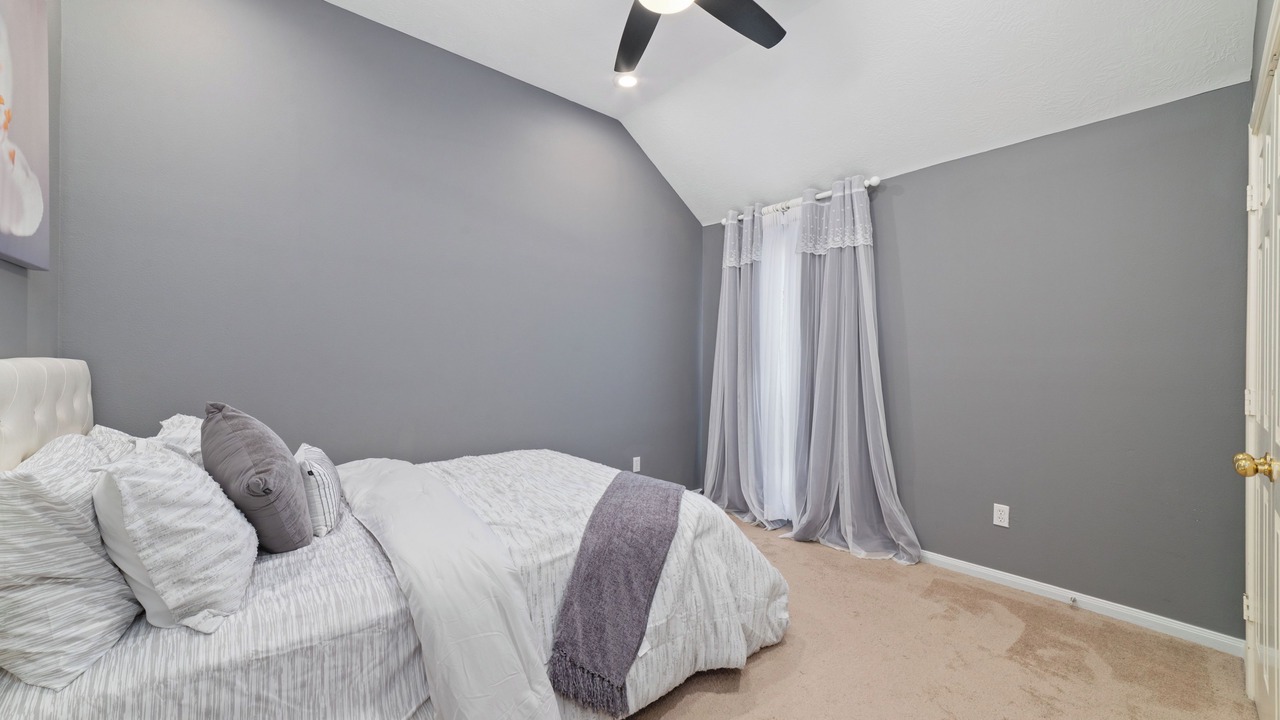 Photo of Bedroom in Clodine