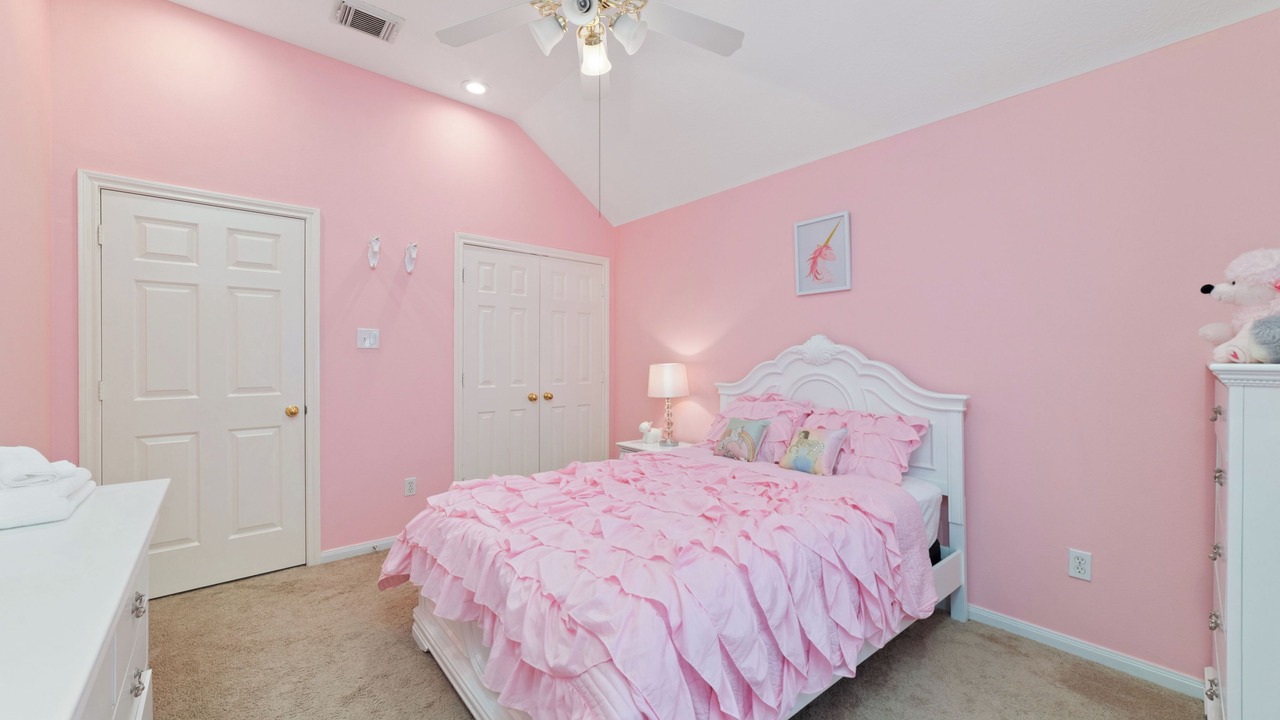 Photo of Bedroom in Clodine