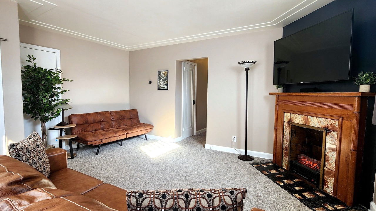 Photo of Livingroom in East Hillside