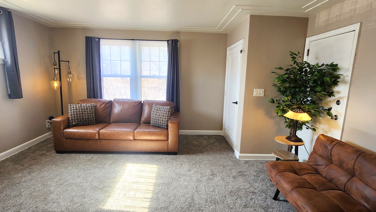 Photo of Livingroom in East Hillside