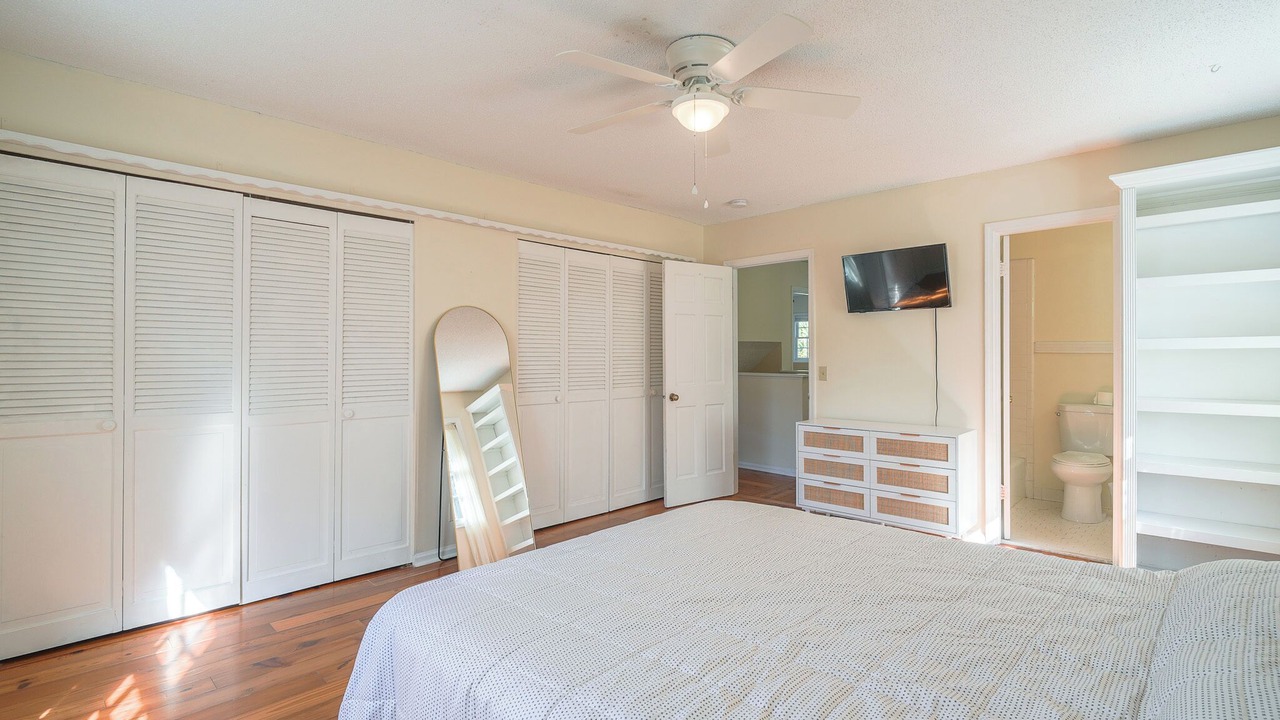 Photo of Bedroom in Country Club Estates