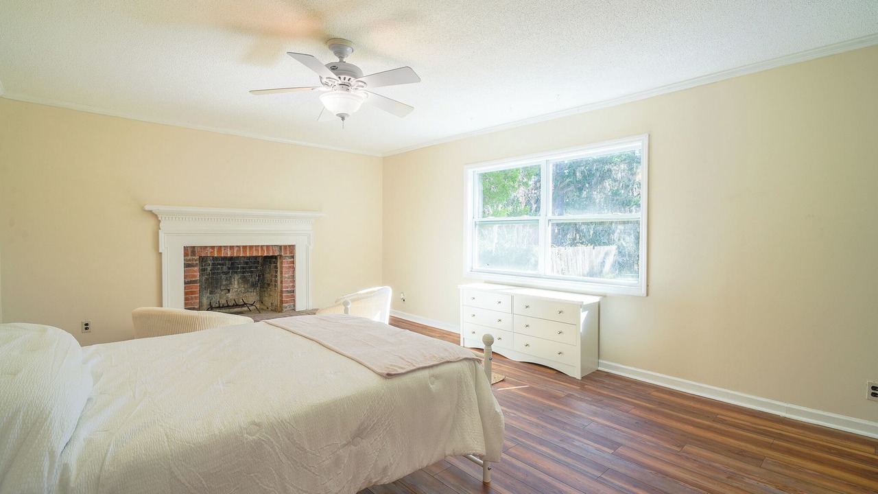 Photo of Bedroom in Country Club Estates