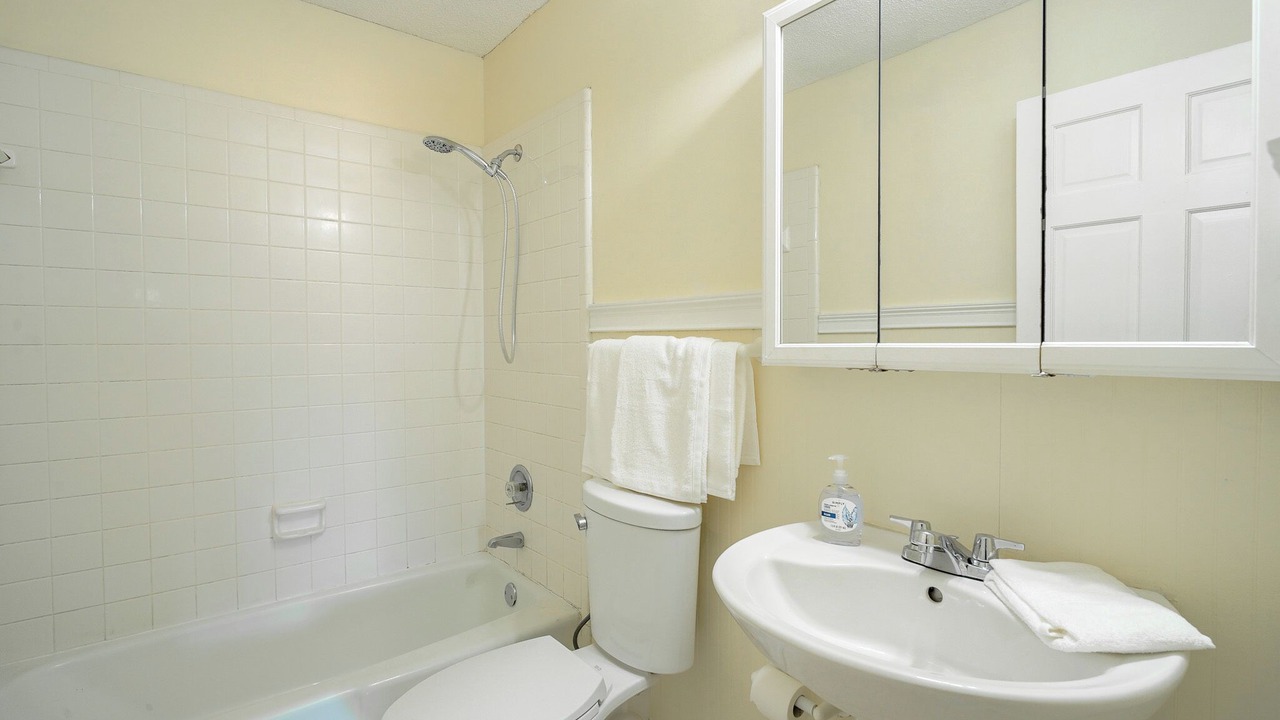 Photo of Bathroom in Country Club Estates
