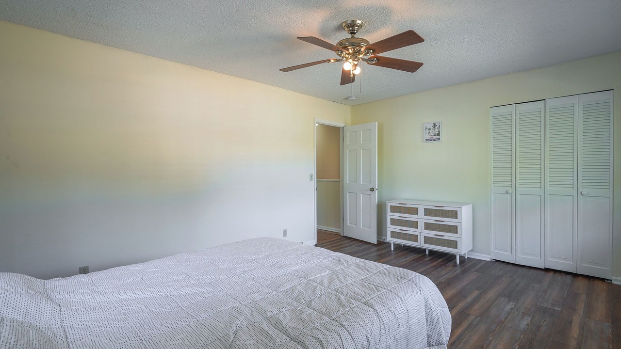 Photo of Bedroom in Country Club Estates