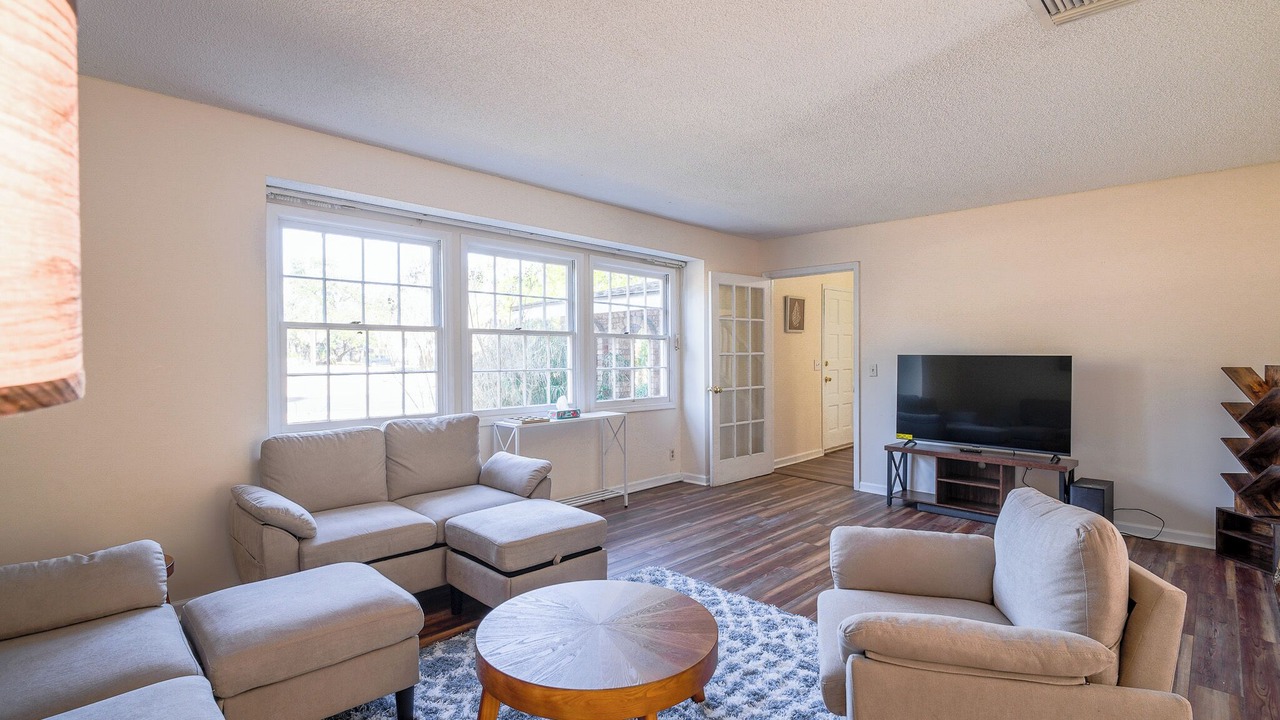 Photo of Livingroom in Country Club Estates