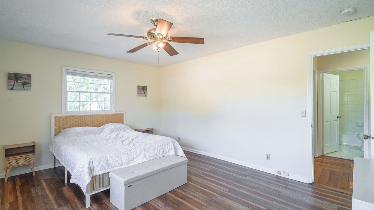 Photo of Bedroom in Country Club Estates