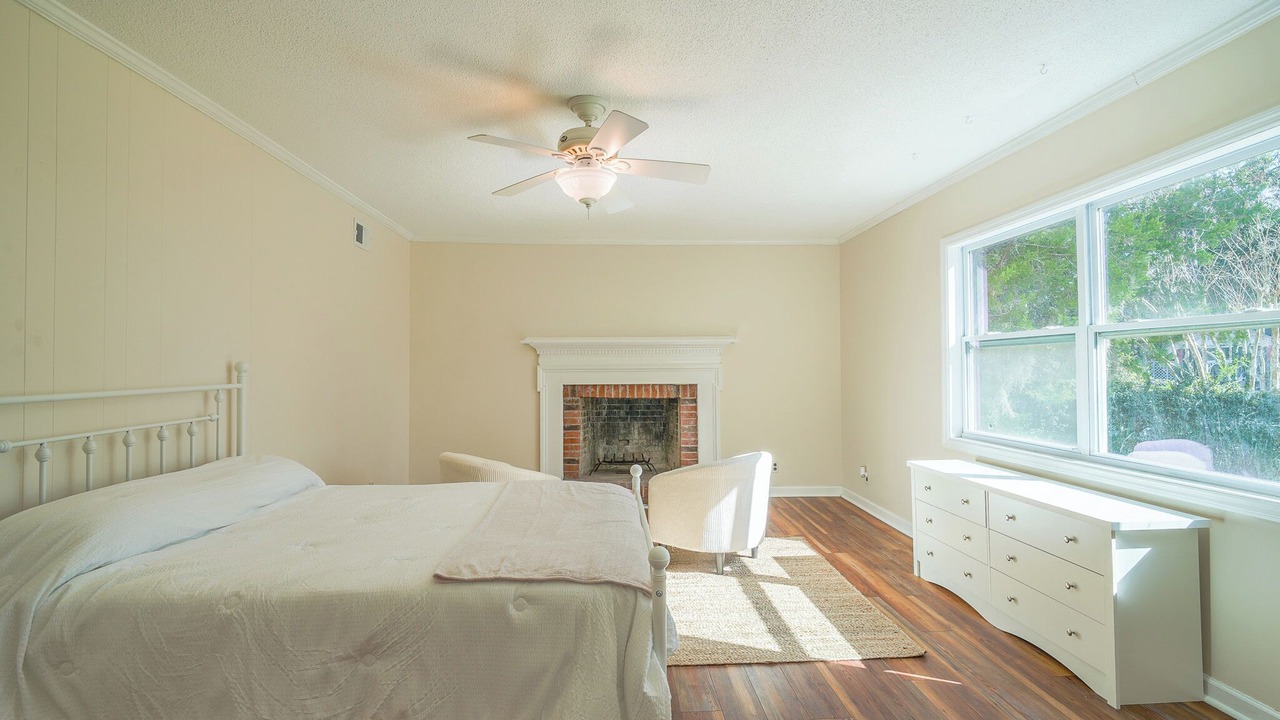 Photo of Bedroom in Country Club Estates