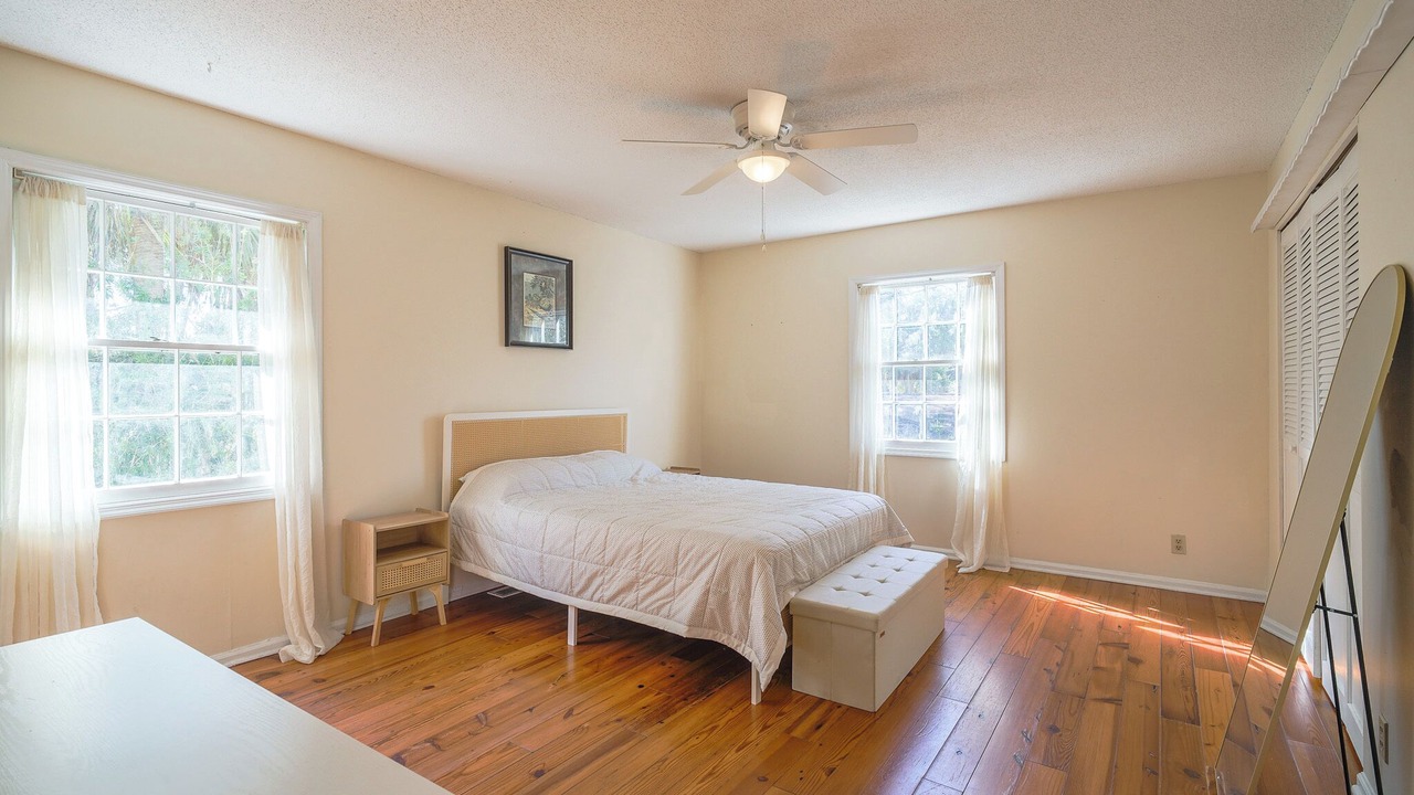 Photo of Bedroom in Country Club Estates