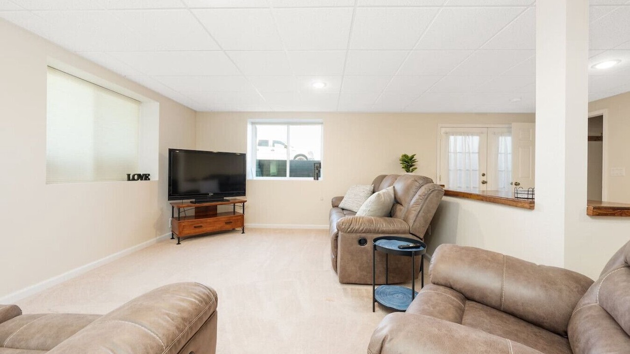 Photo of Livingroom in Otis Orchards-East Farms