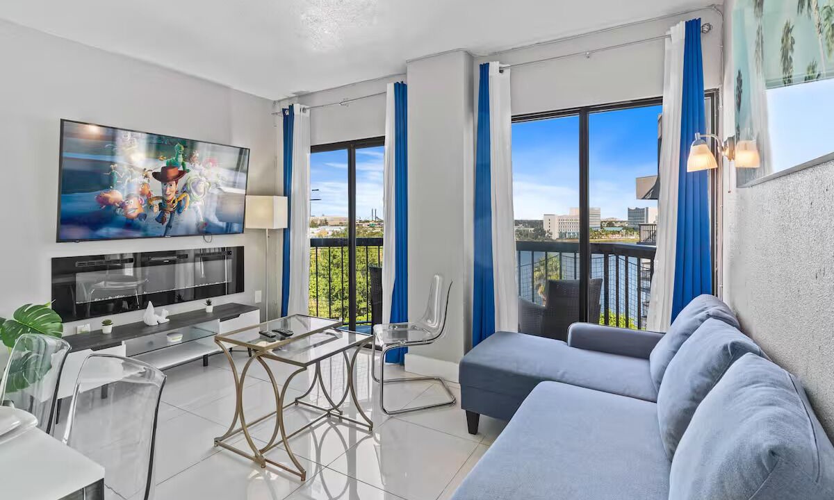 Photo of Livingroom in Florida Center