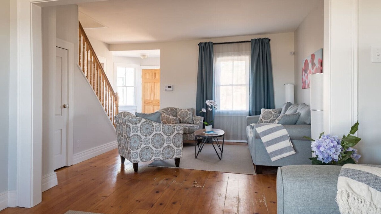 Photo of Livingroom in Western Shore