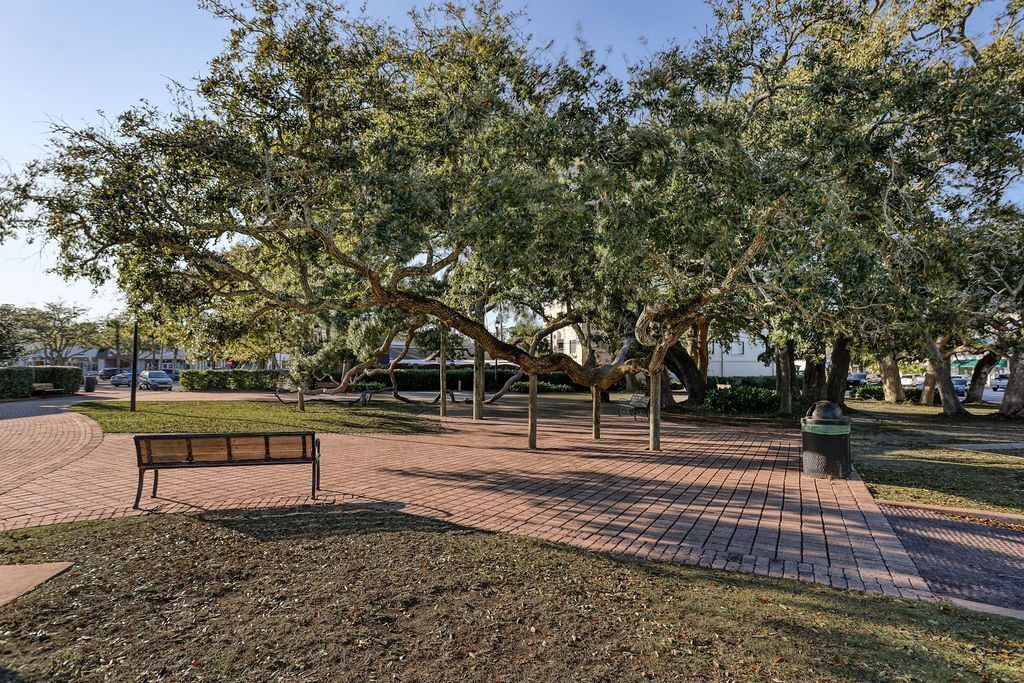 Photo of Others in Saint Simons Heights