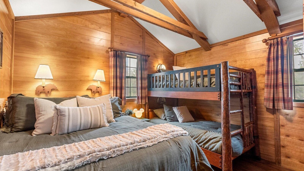 Photo of Bedroom in Loughman