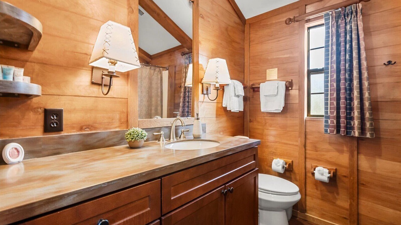 Photo of Bathroom in Loughman