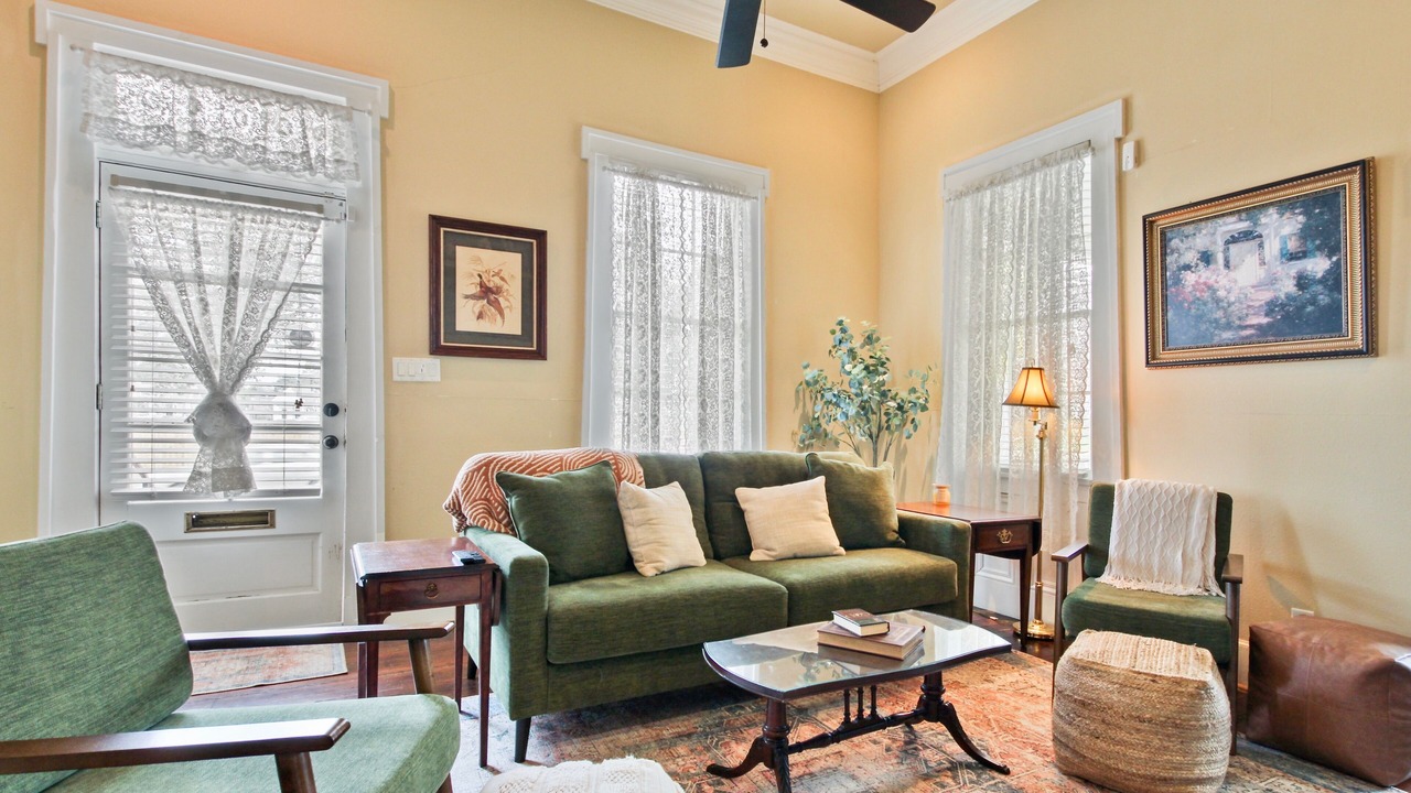 Photo of Livingroom in Downtown Historic